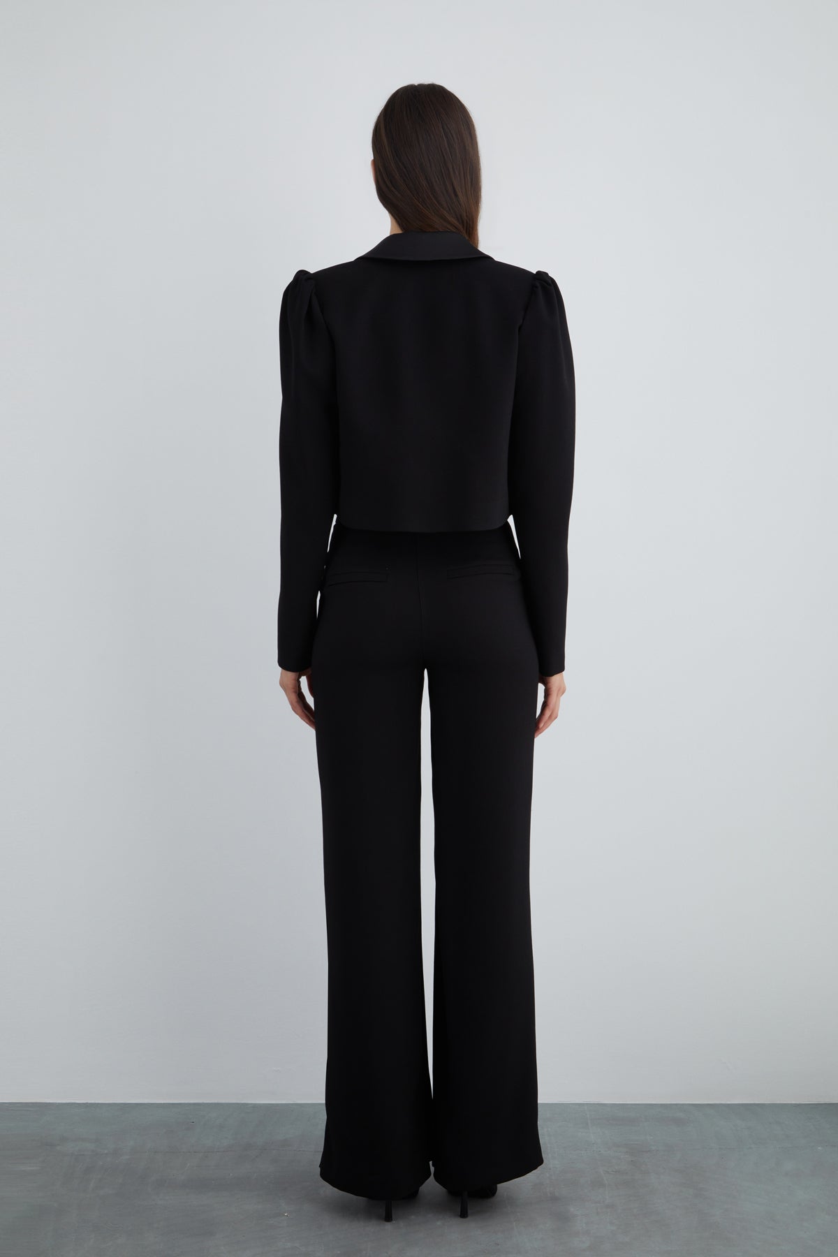 Gold Düğme Detaylı Siyah Kısa Ceket