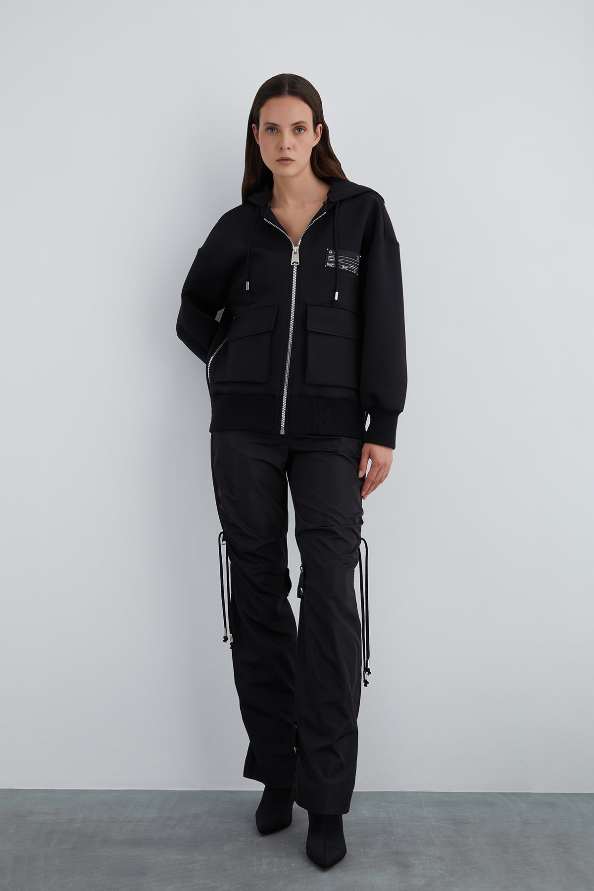 Arkası Nakış Detaylı Çıkarılabilir Seyyar Kapüşonlu Sweatshirt