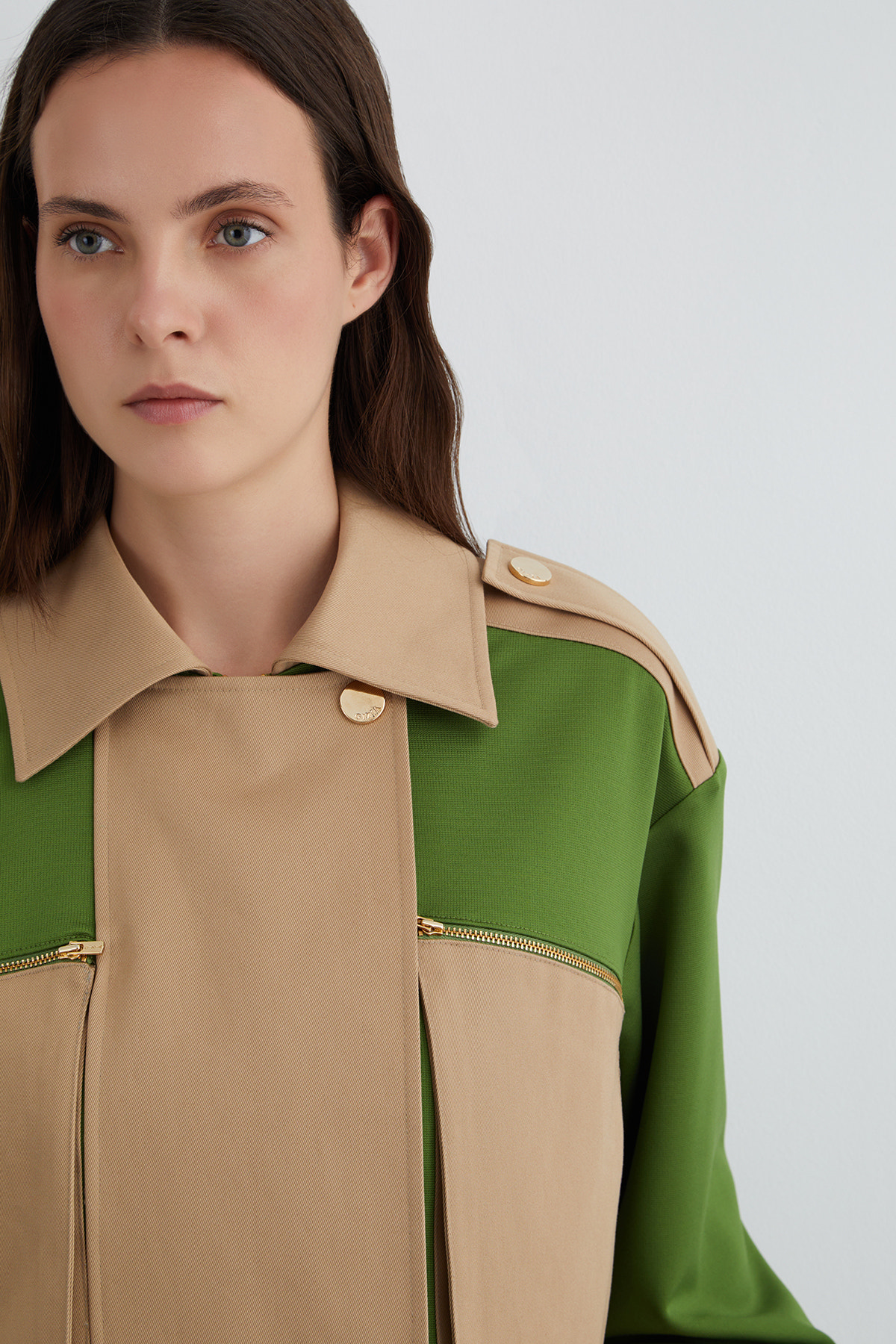 Metal Aksesuar Ve Etiket Detaylı Kutu Form Ceket