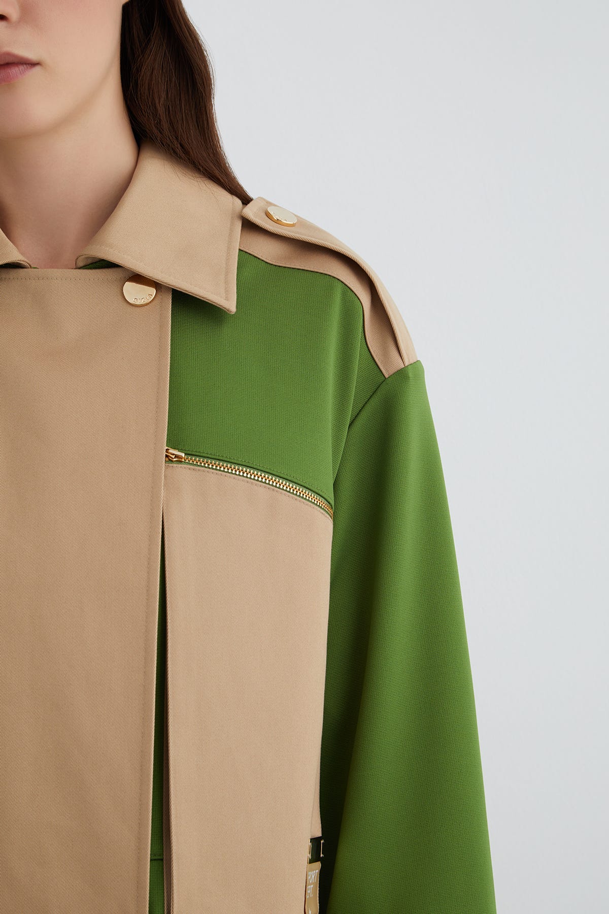 Metal Aksesuar Ve Etiket Detaylı Kutu Form Ceket