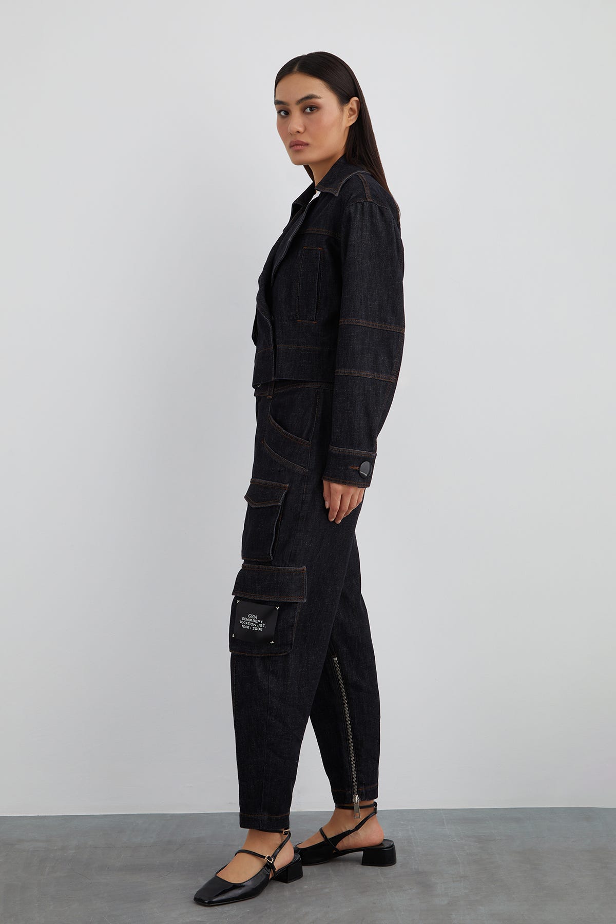 Arka Beden Etiket Detaylı Geniş Cep Kısa Jean Ceket