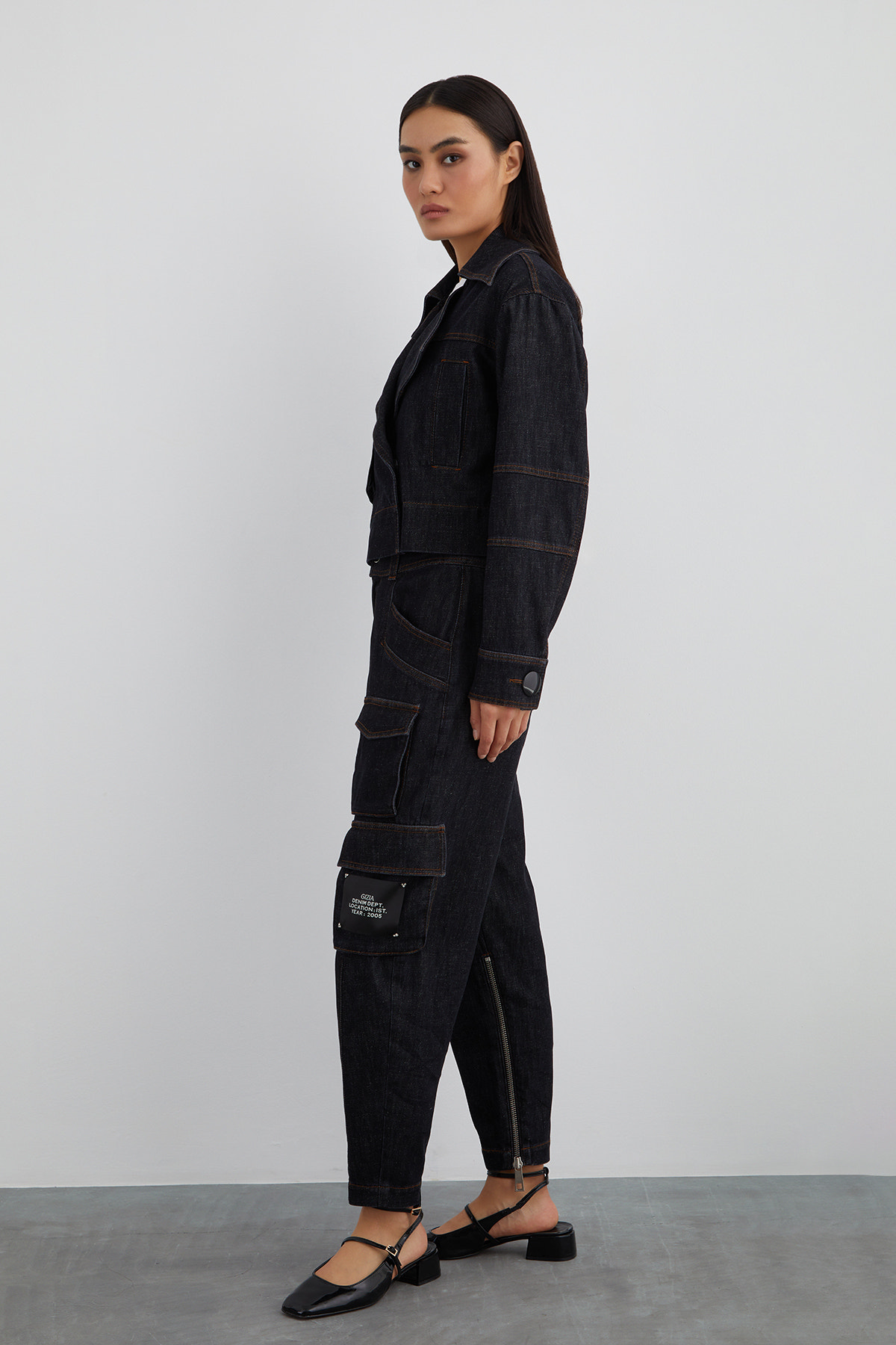 Arka Beden Etiket Detaylı Geniş Cep Kısa Jean Ceket