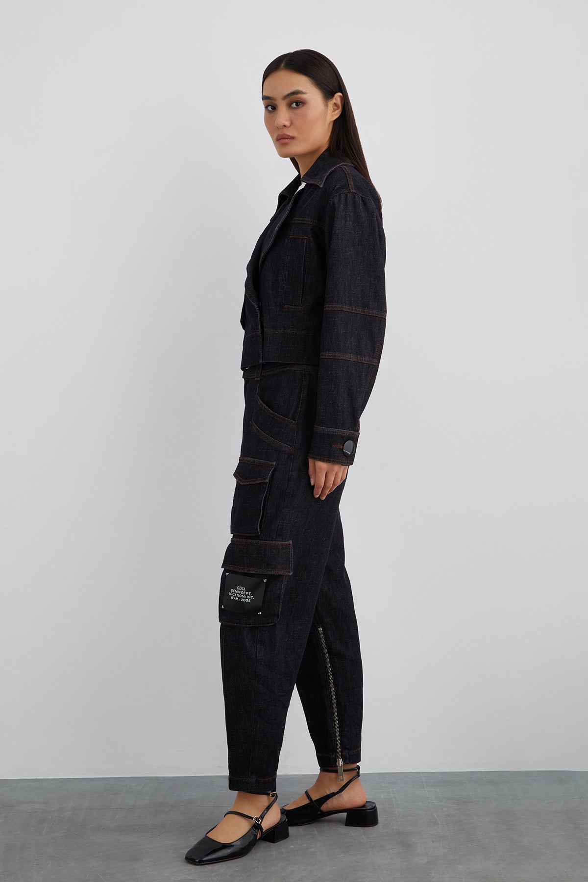 Arka Beden Etiket Detaylı Geniş Cep Kısa Jean Ceket