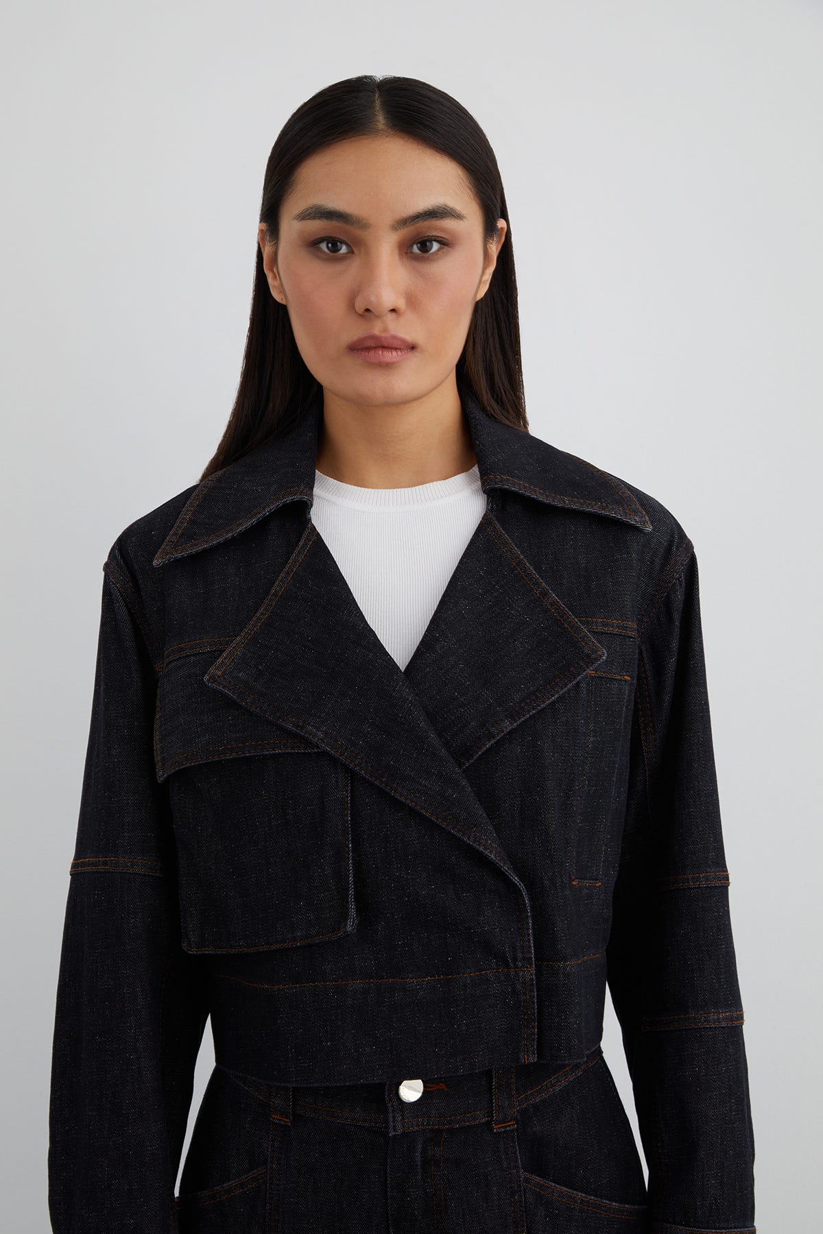 Arka Beden Etiket Detaylı Geniş Cep Kısa Jean Ceket