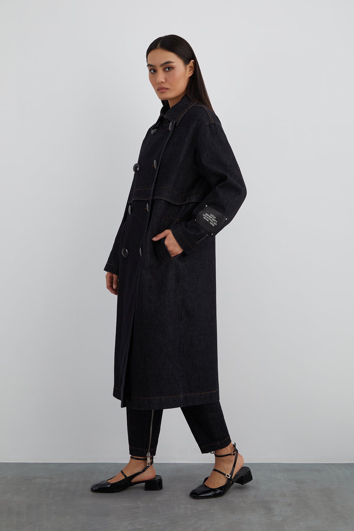 Kolu Etiket Detaylı İçi Özel Desen Astarlı Uzun Jean Ceket