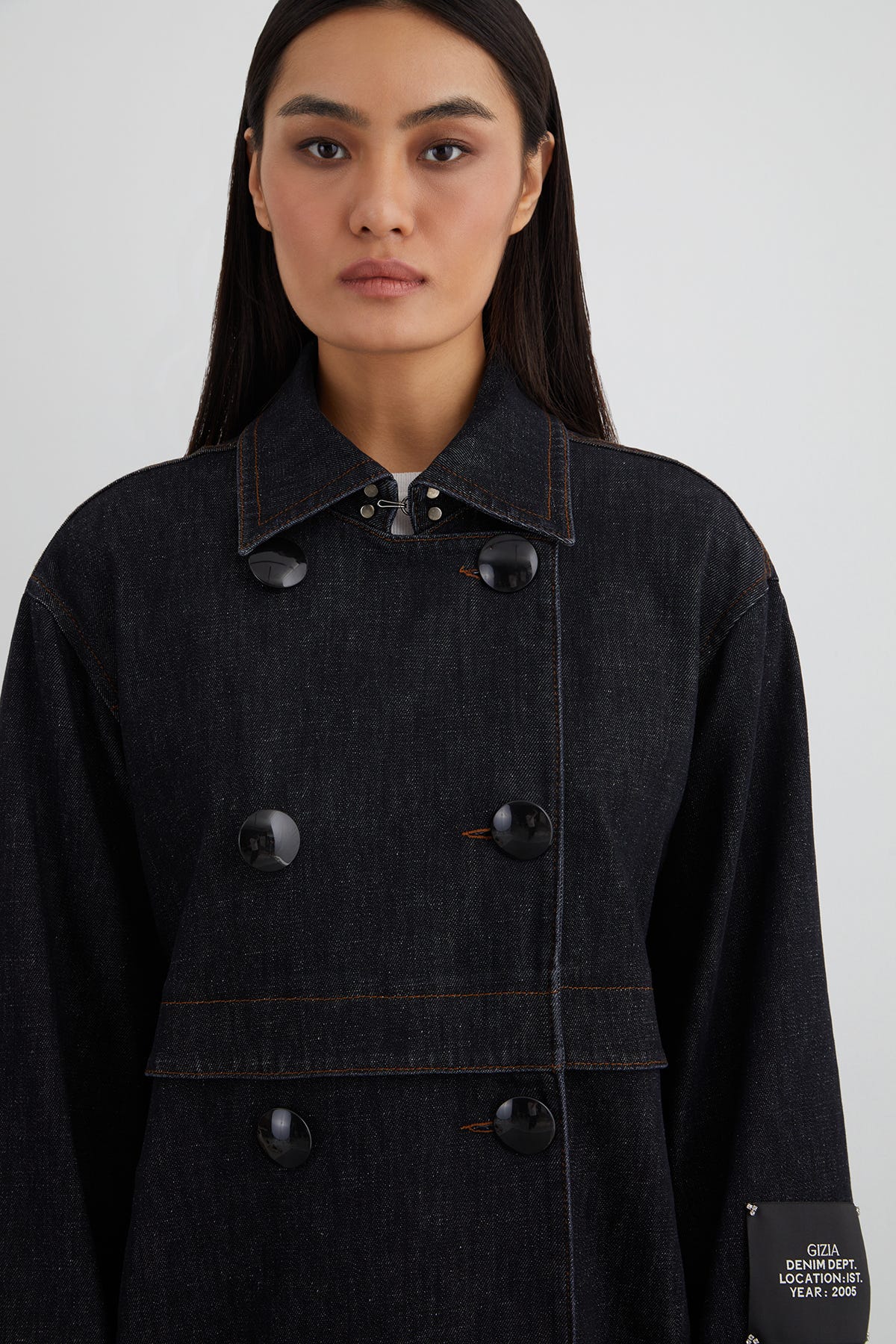 Kolu Etiket Detaylı Astarlı Uzun Jean Trençkot