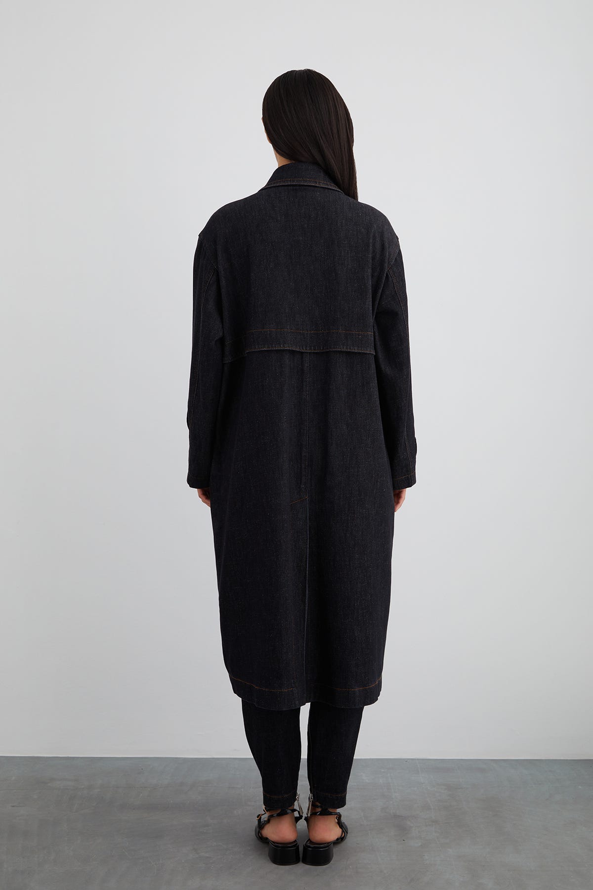 Kolu Etiket Detaylı Astarlı Uzun Jean Trençkot