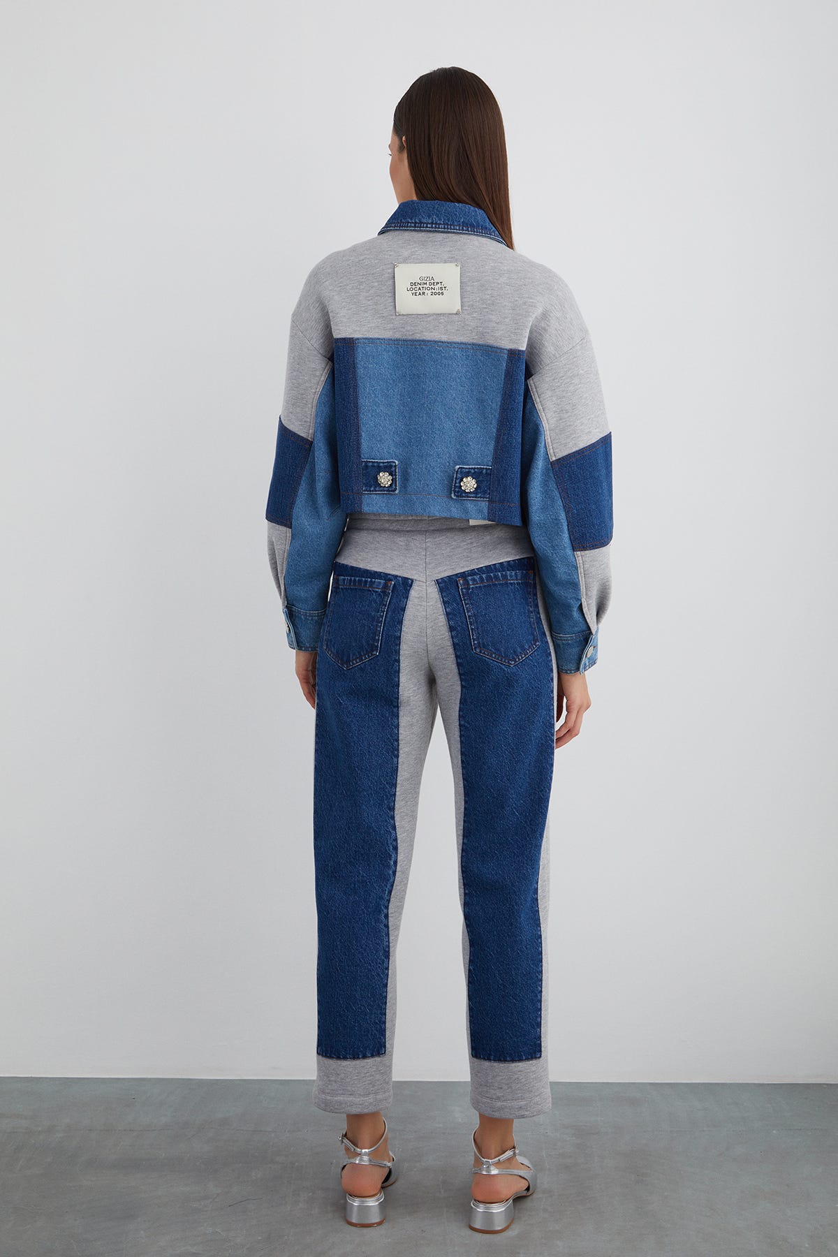 Arka Beden Etiket Ve Taşlı Düğme Detaylı Jean Garnili Ceket