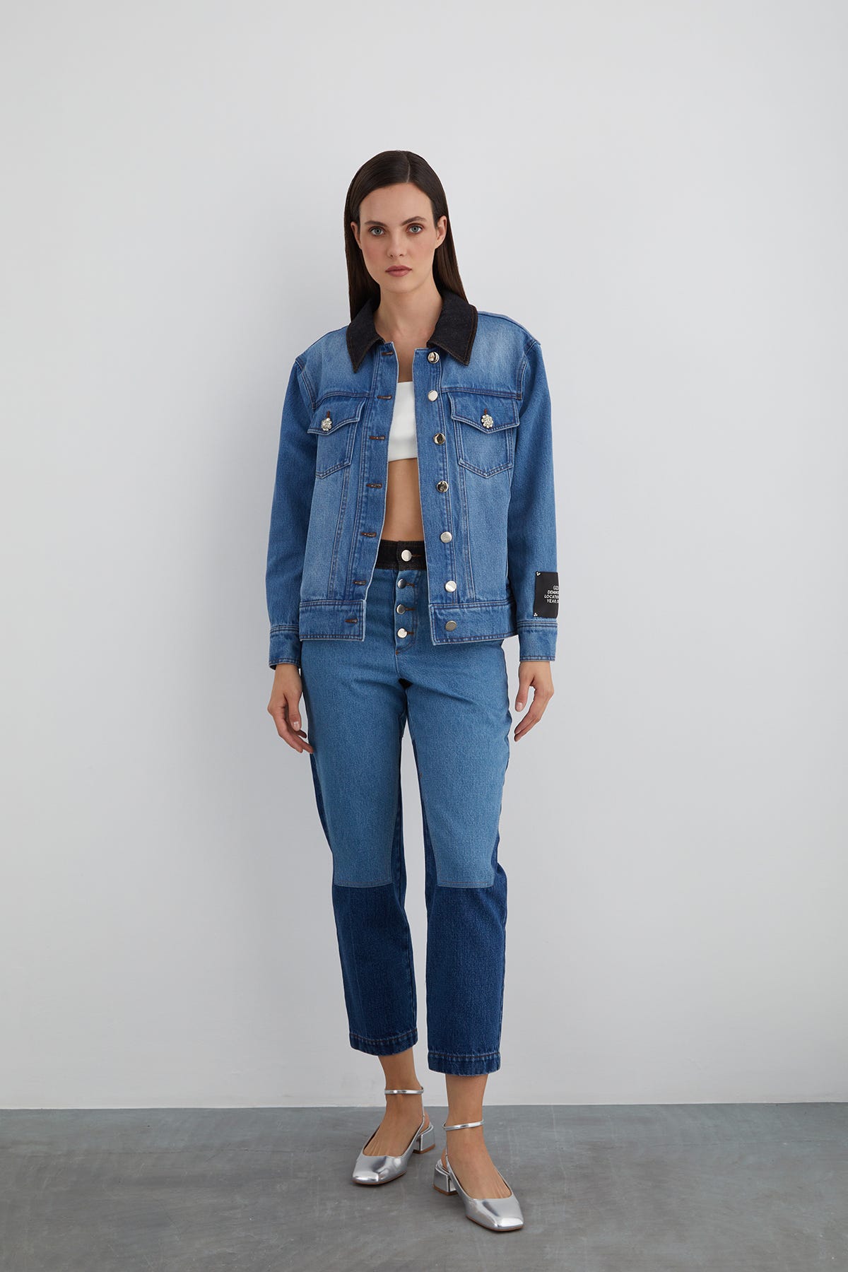 Arka Beden Yırtık Yazı Efektli Düğmeli Jean Ceket