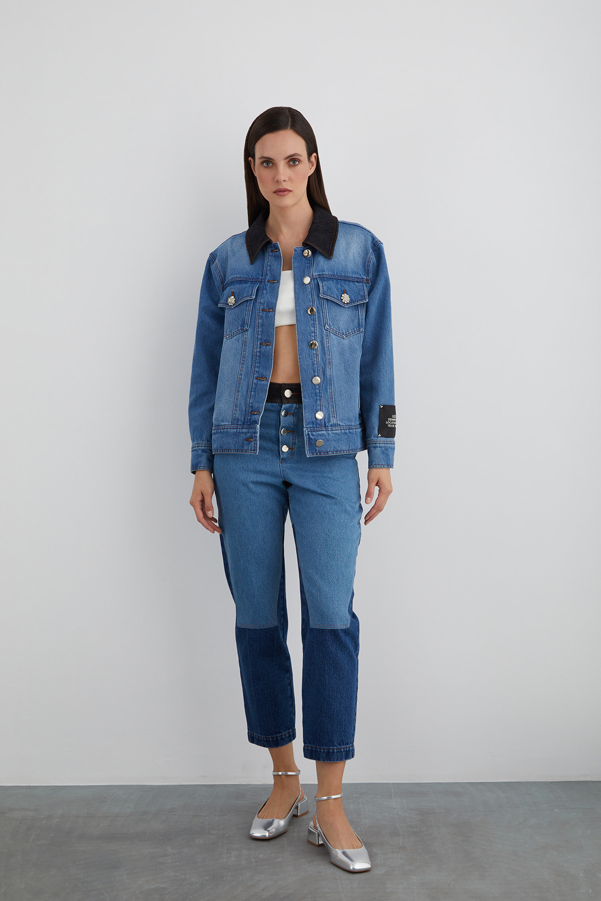 Arka Beden Yırtık Yazı Efektli Düğmeli Jean Ceket