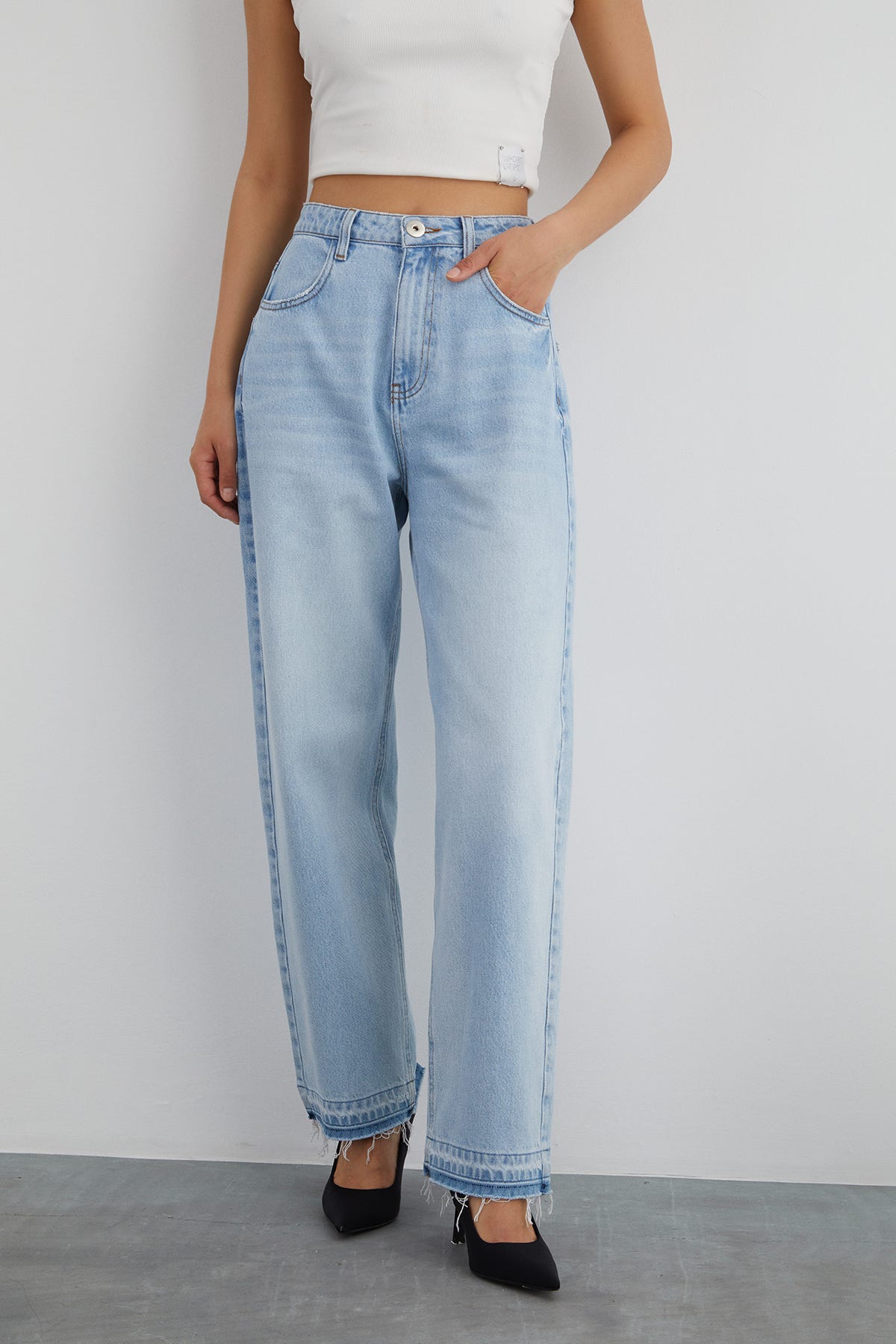 Paçası Püsküllü Boru Paça Jean Pantolon