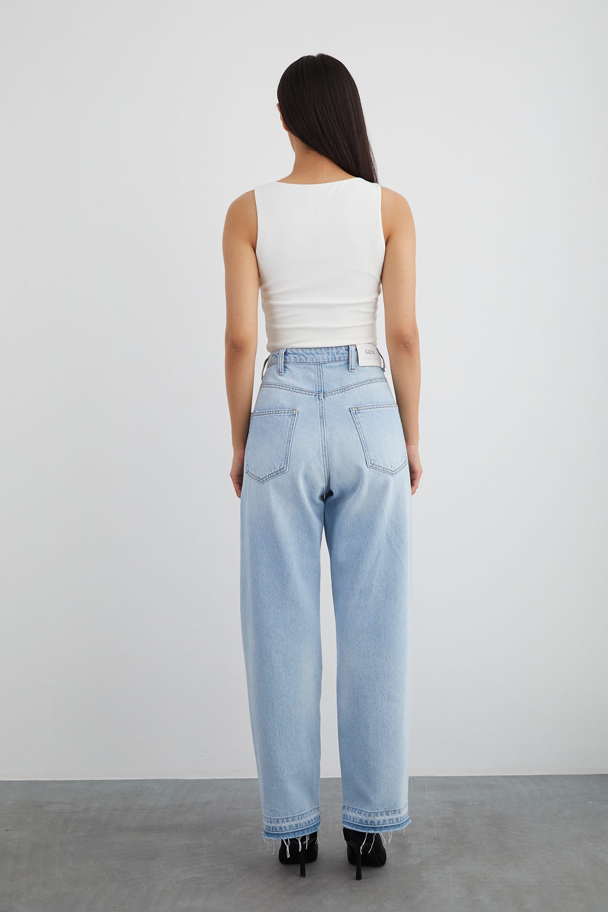 Paçası Püsküllü Boru Paça Jean Pantolon