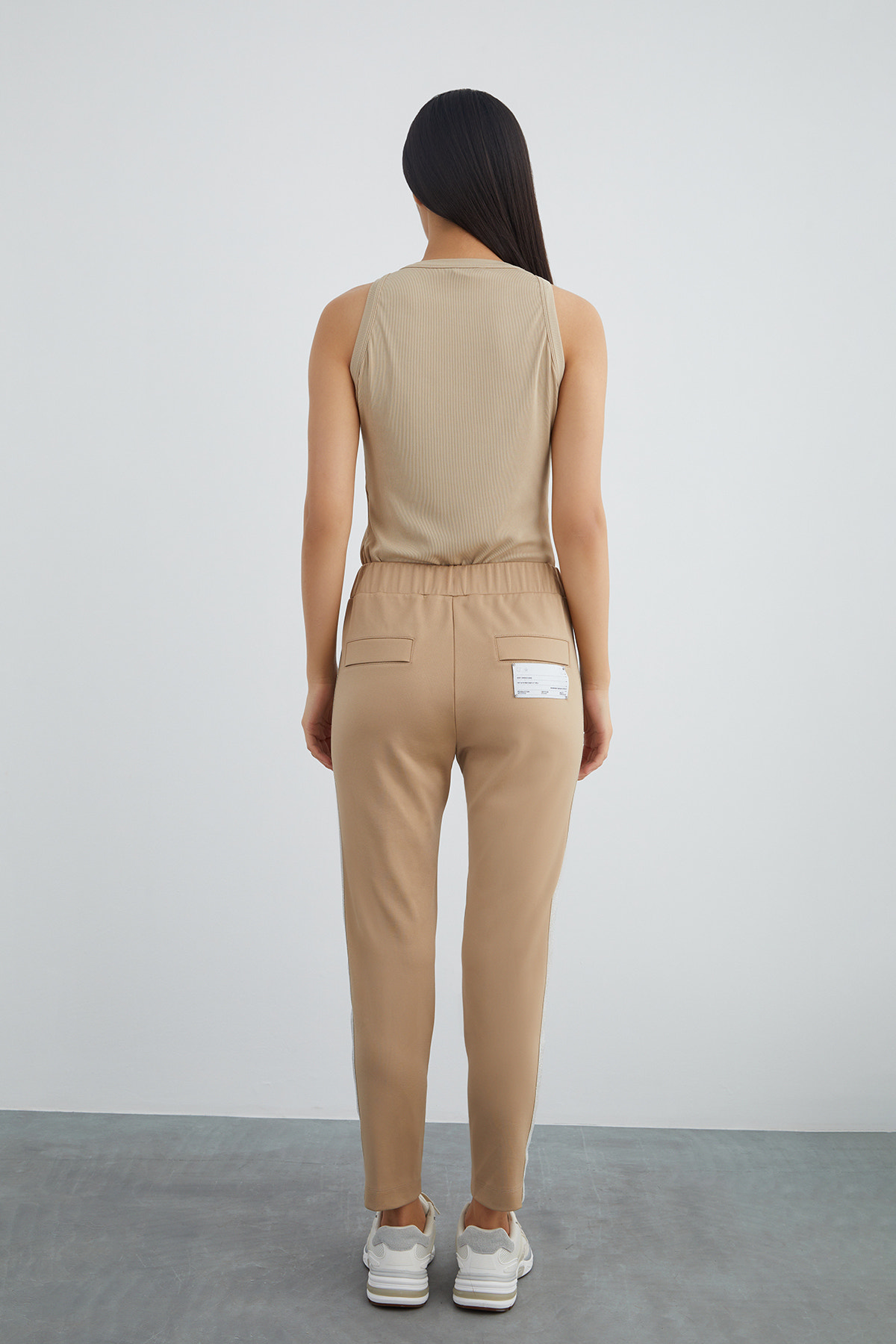 Arka Beden Etiket Detaylı Yanları Sim Şeritli Bej Eşofman Altı