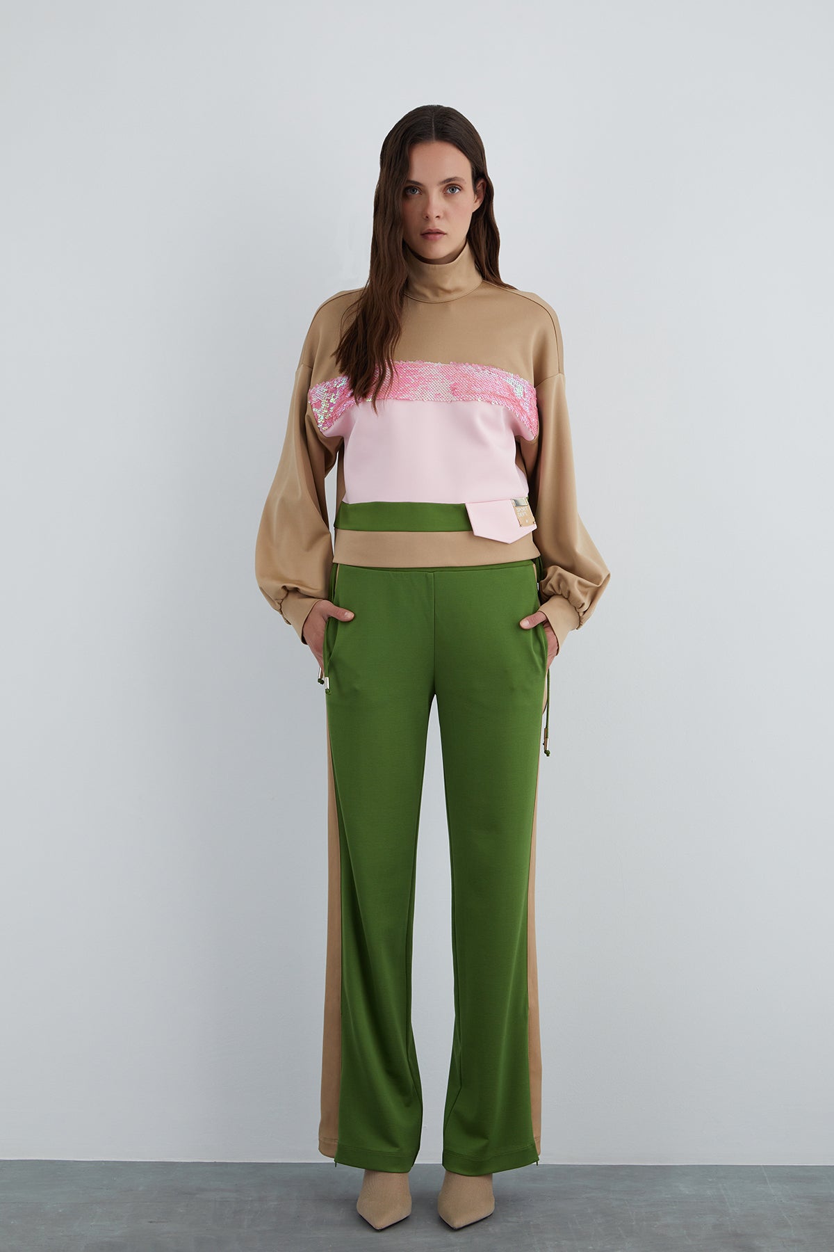 Aksesuarlı Bayet Detay Dik Yakalı Sweatshirt