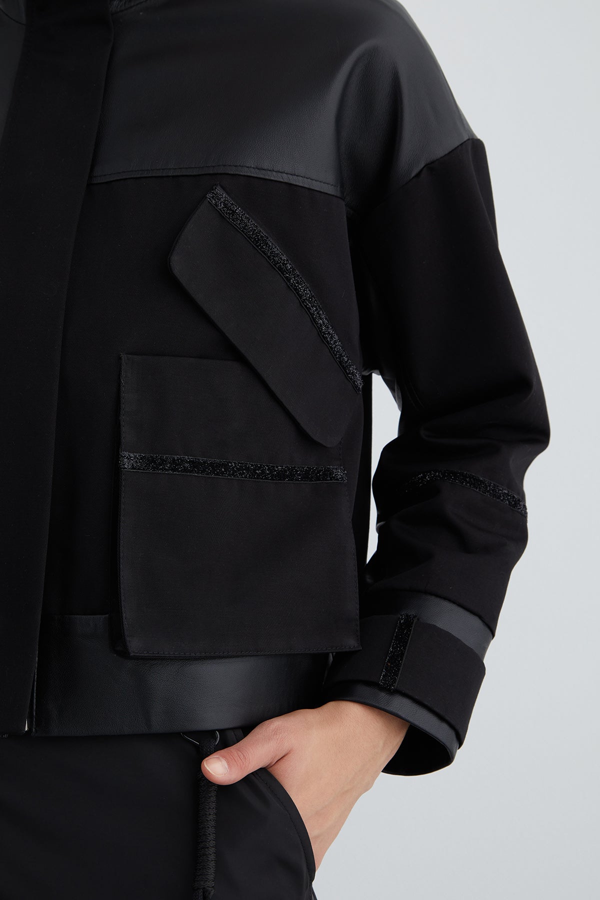 Sim Şerit Detaylı Dik Yaka Ceket