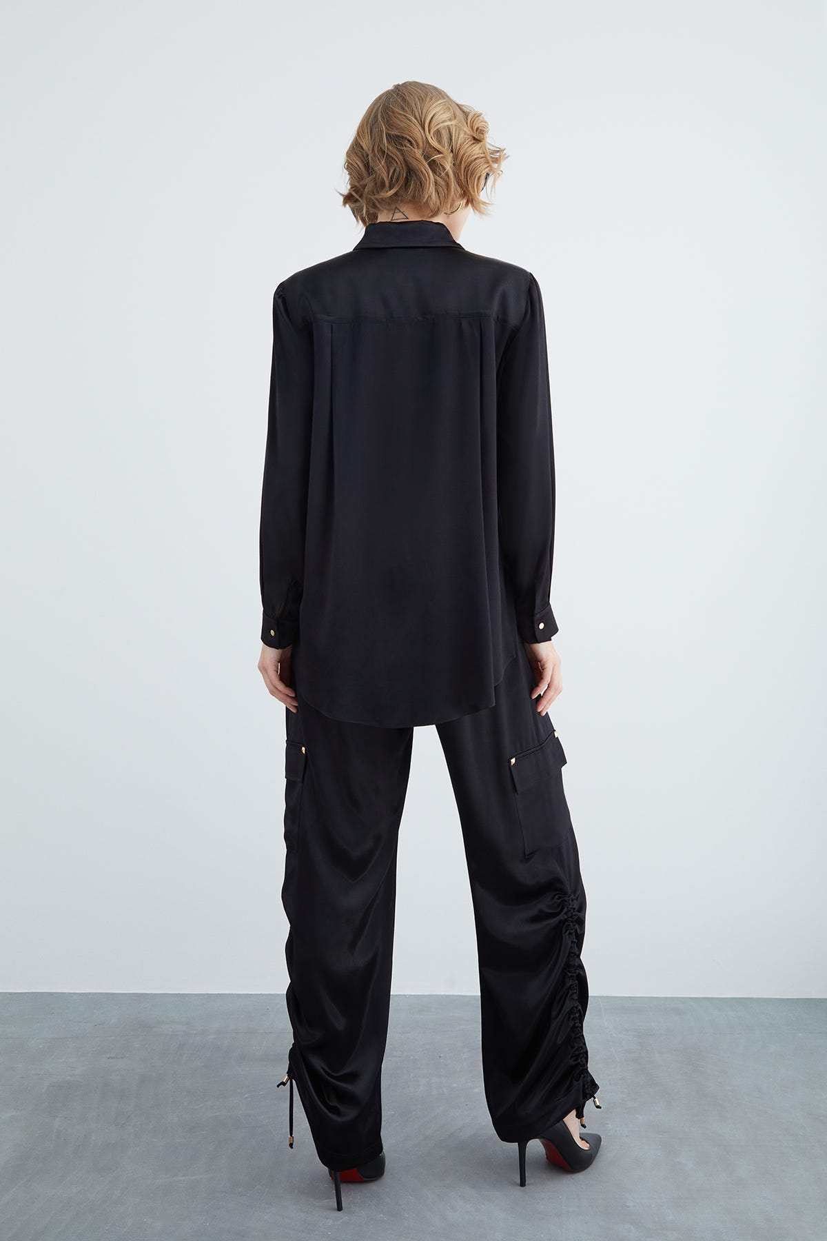 Gömlek Ve Kargo Pantolonlu Parlak Kadın Saten Takım