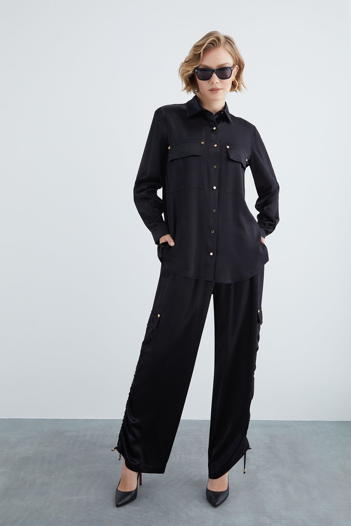 Gömlek Ve Kargo Pantolonlu Parlak Kadın Saten Takım