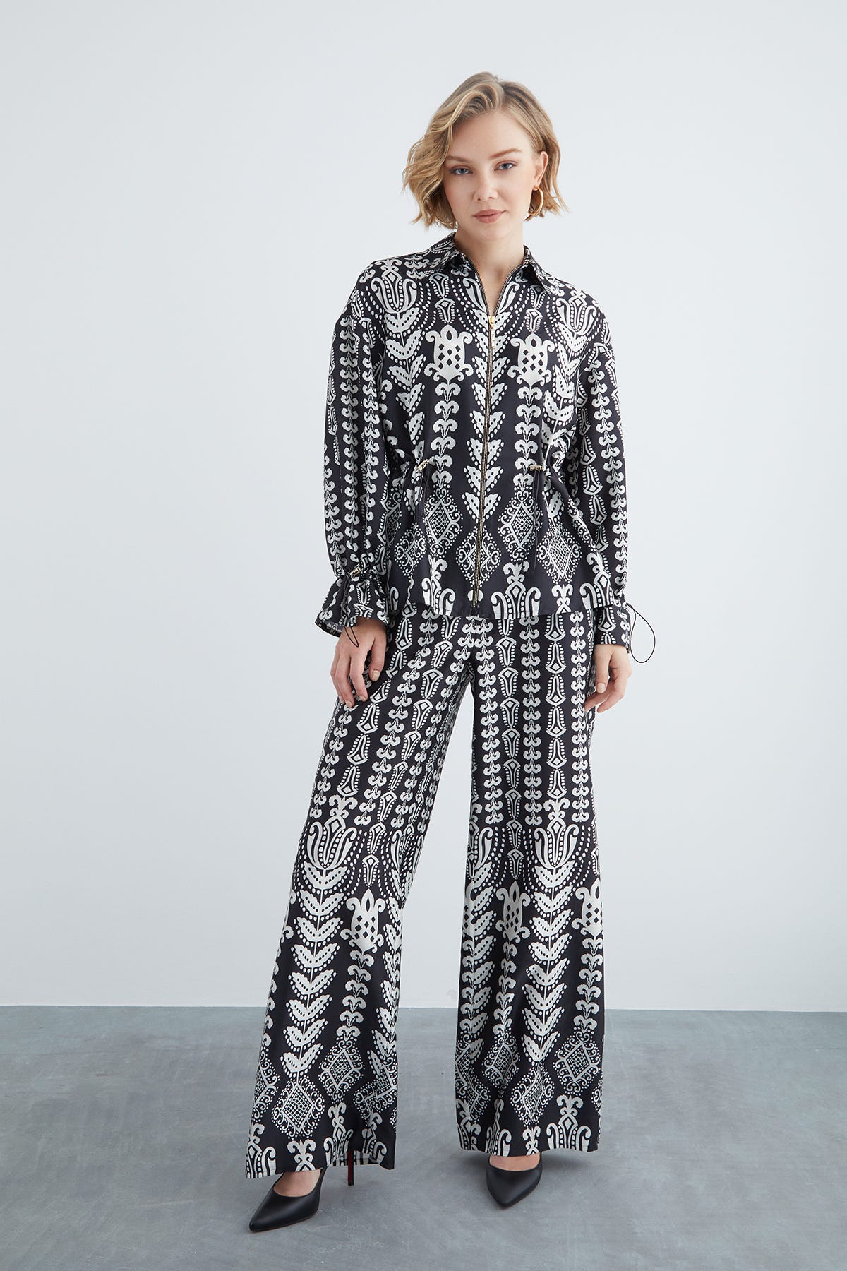 Önü Fermuarlı Takım