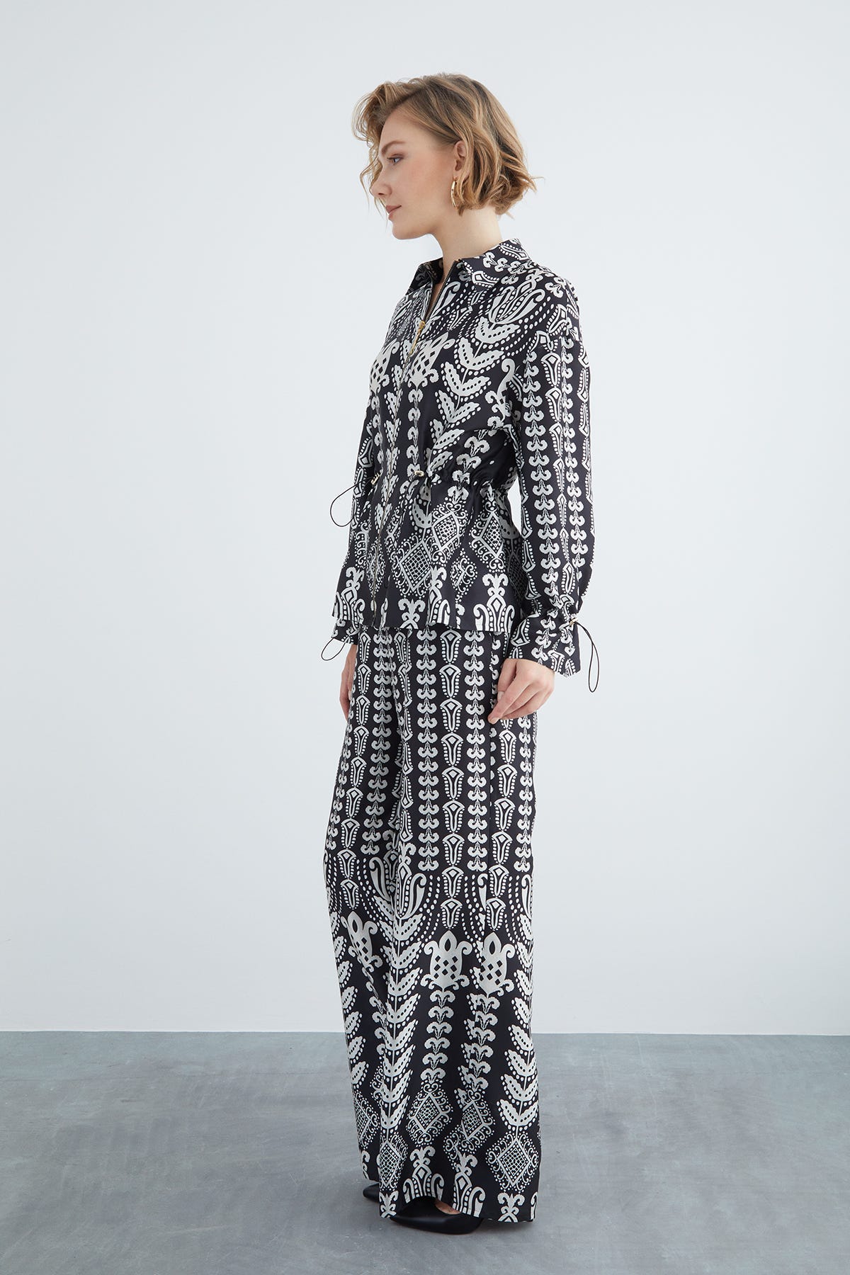 Önü Fermuarlı Takım