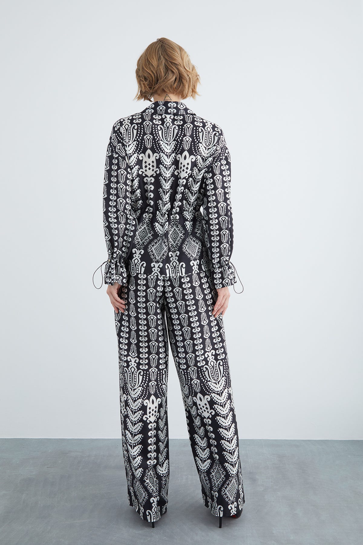 Önü Fermuarlı Takım