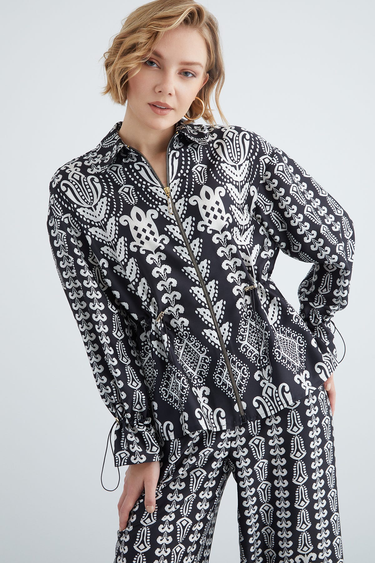 Önü Fermuarlı Takım