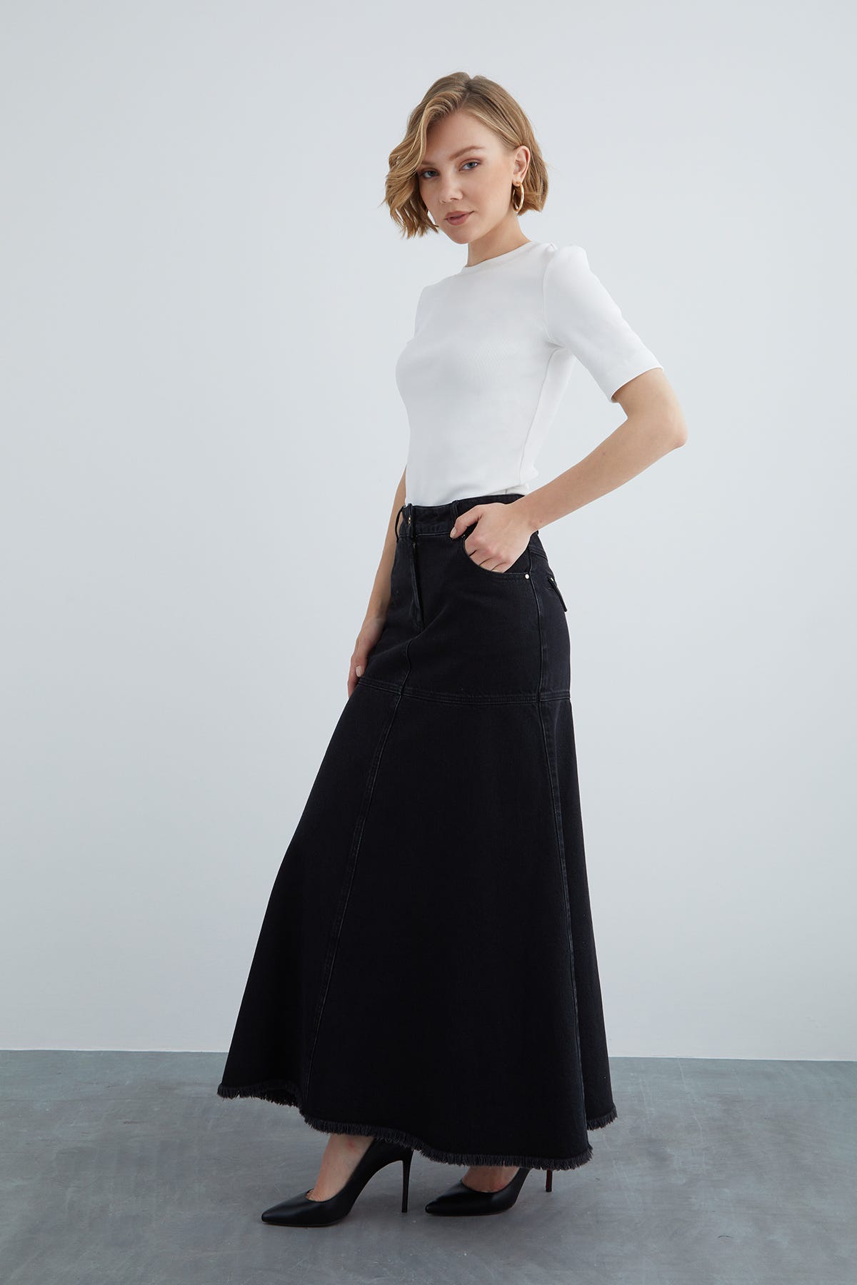 Üçgen Cepli Bilek Boy Kot Etek