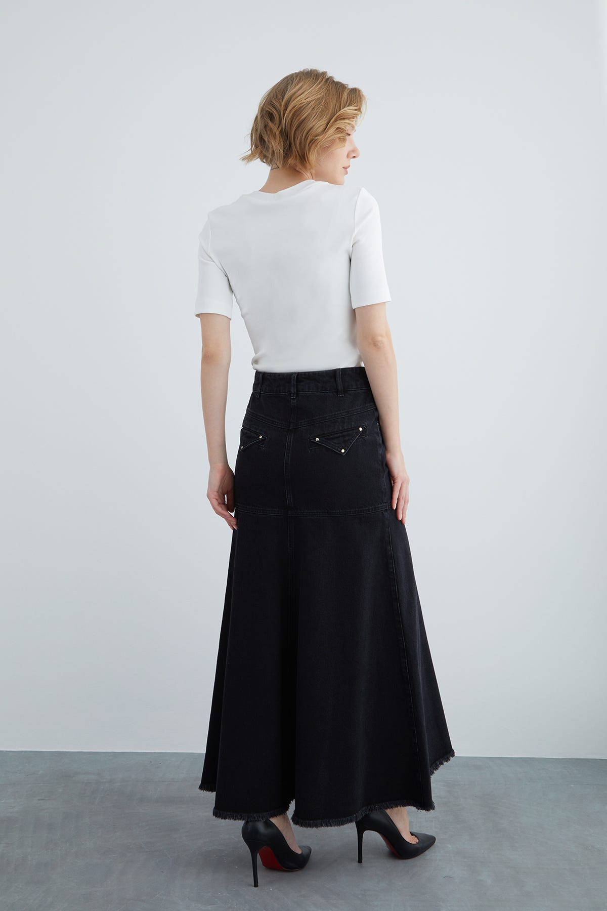 Üçgen Cepli Bilek Boy Kot Etek