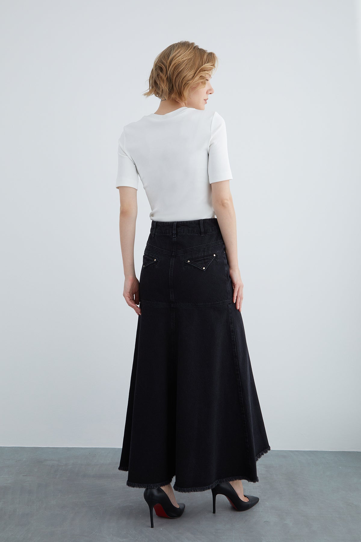 Üçgen Cepli Bilek Boy Kot Etek