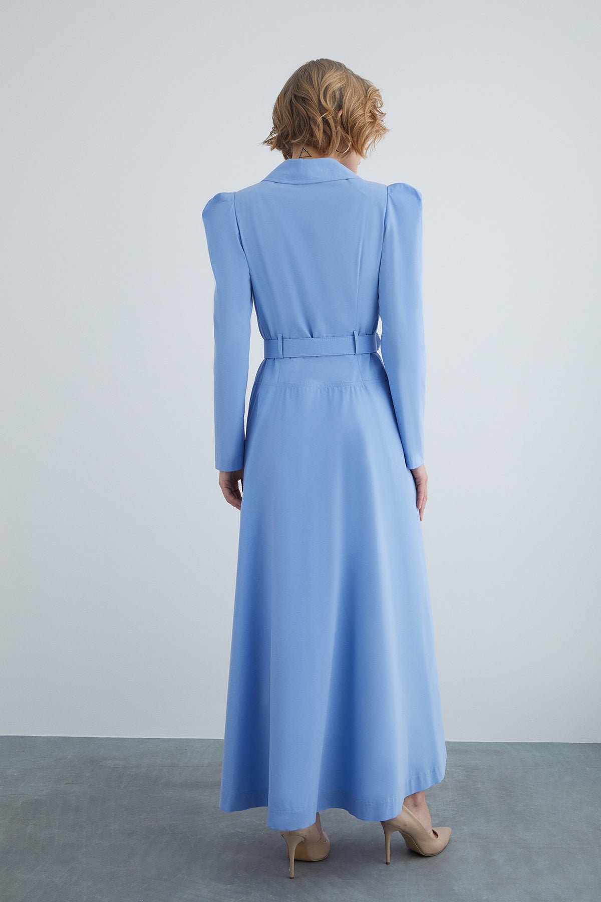 Kruvaze Kapamalı Kemer Detaylı Maxi Elbise