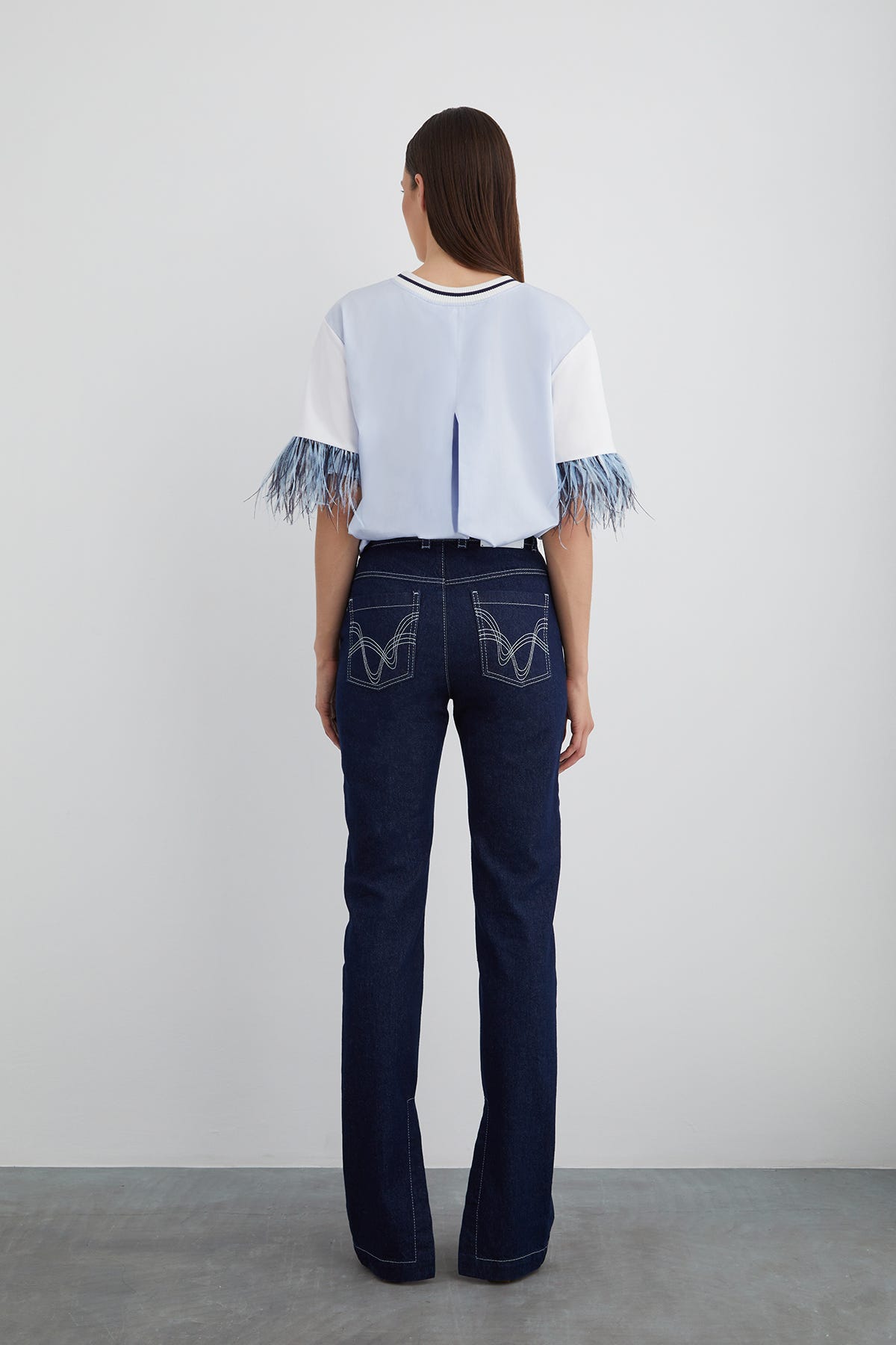 Arka Cep Nakış Detaylı İç Paça Yırtmaçlı Jean Pantolon