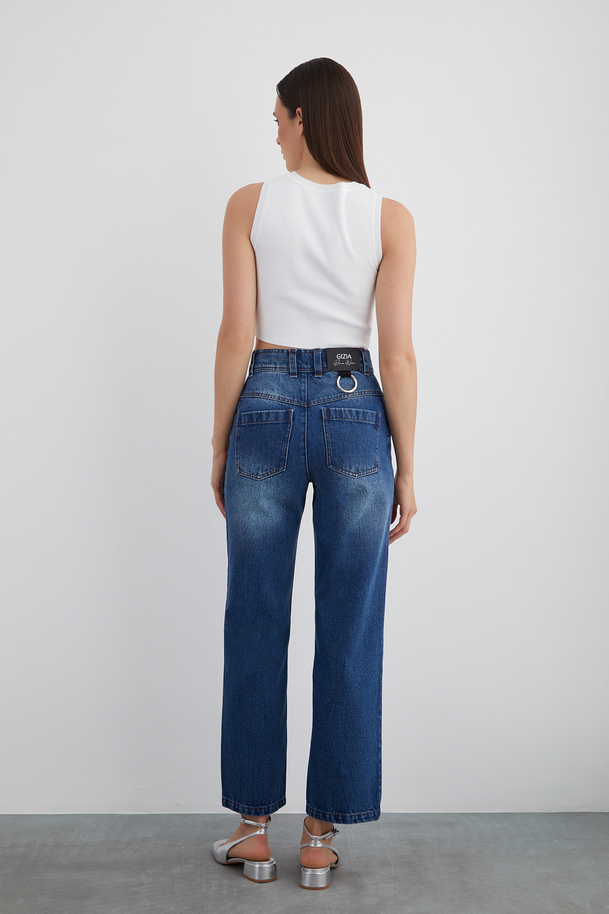 Metal Aksesuar Detaylı Boru Paça Jean Pantolon