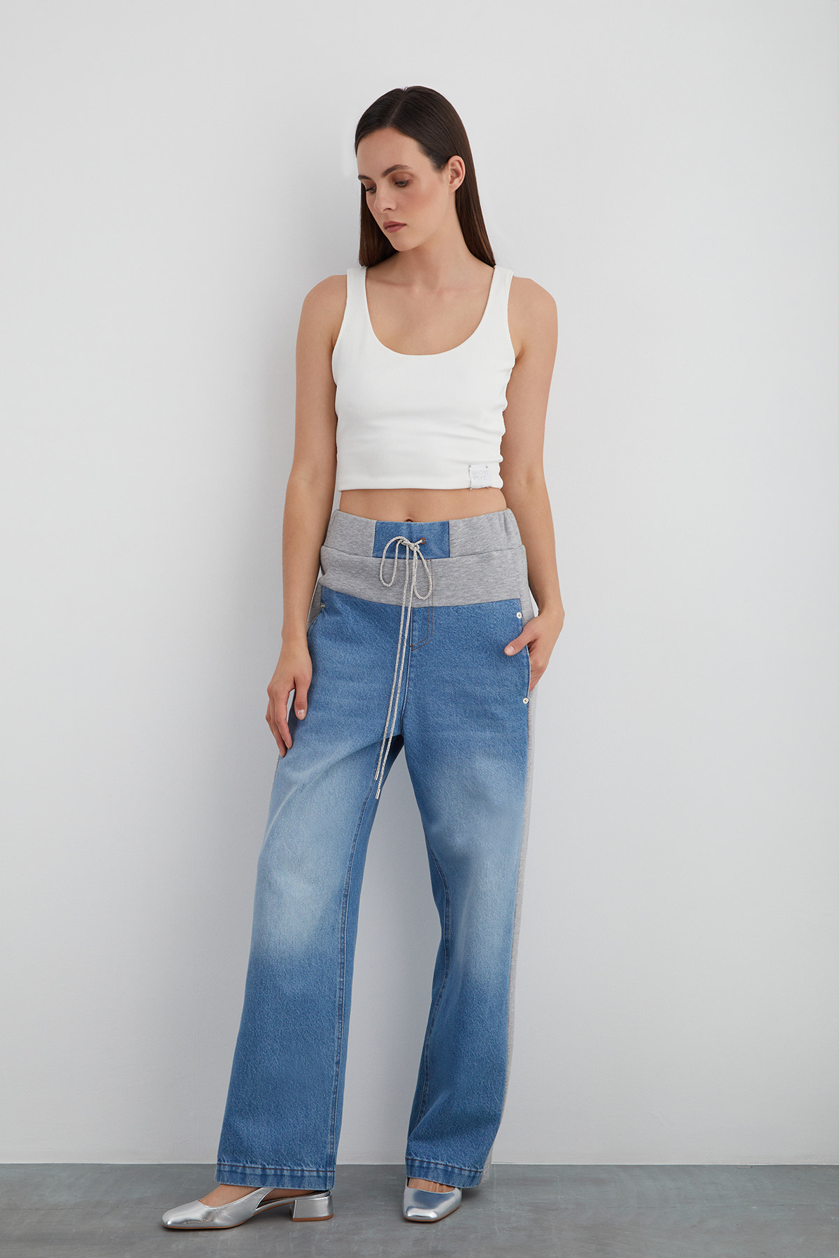 Taşlı Kordon Ve Etiket Detaylı Jean Garnili Şık Pantolon