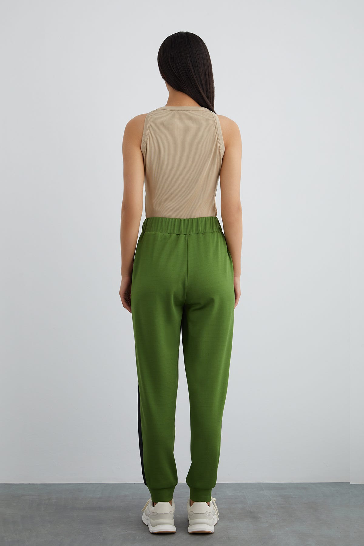 Beli Lastikli Yanları Şerit Detaylı Eşofman Altı