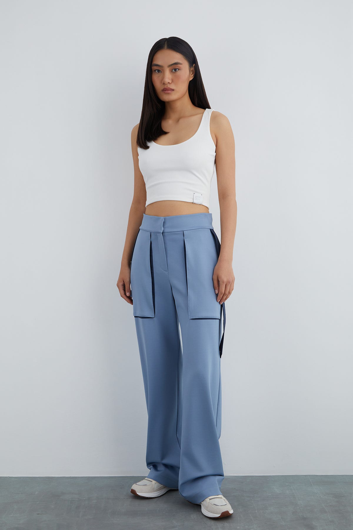 Yanları Apolet Detaylı Geniş Cep Eşofman Altı