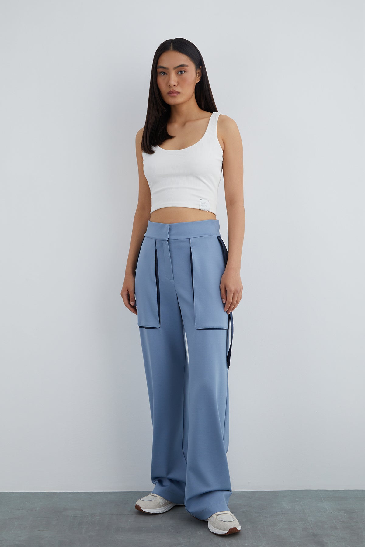 Yanları Apolet Detaylı Geniş Cep Eşofman Altı