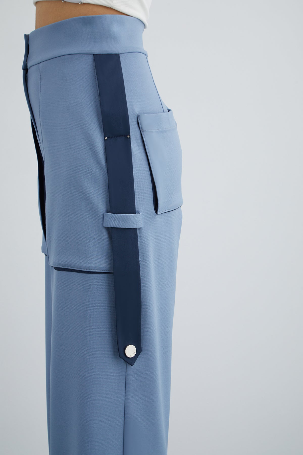 Yanları Apolet Detaylı Geniş Cep Eşofman Altı