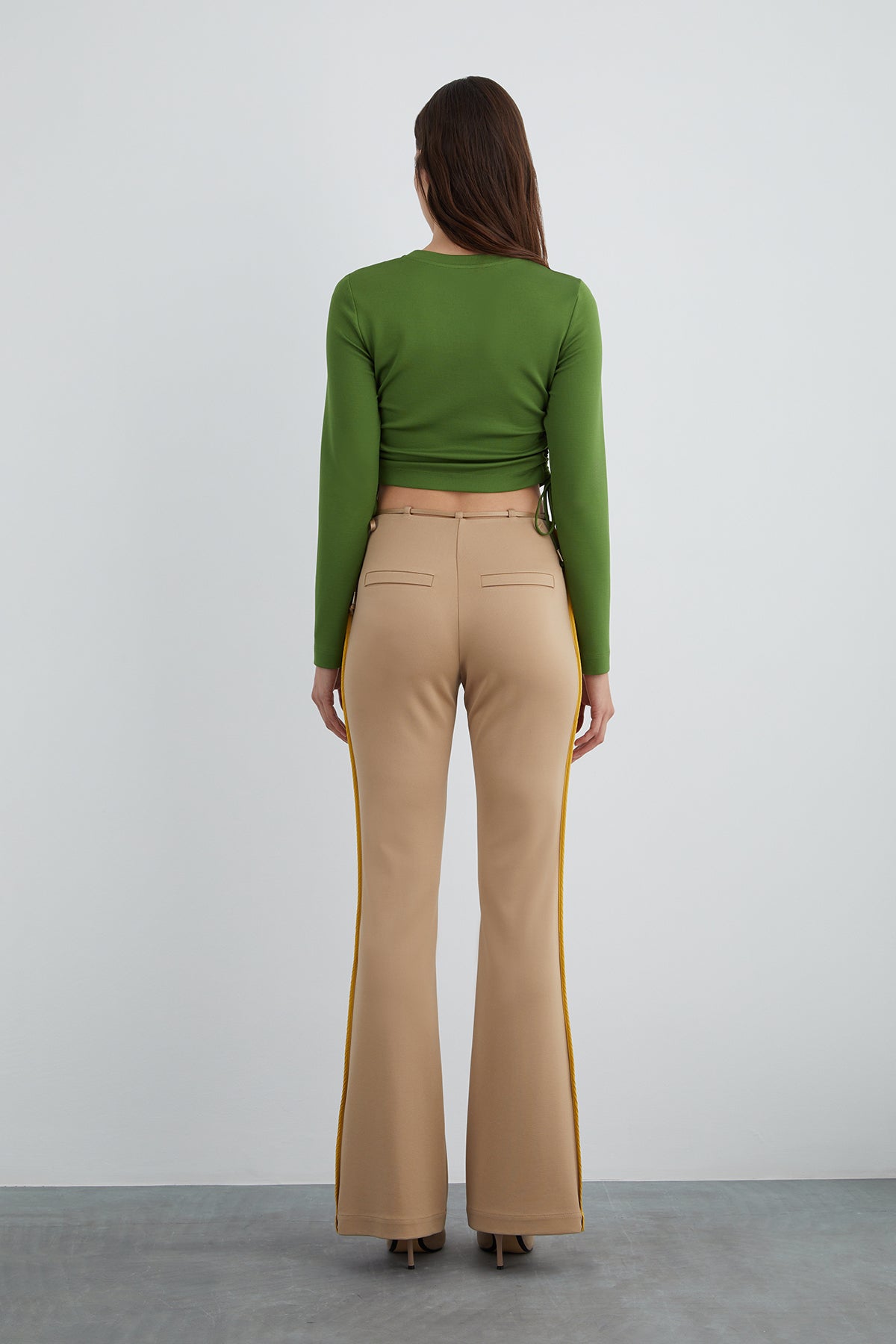 Beli Bağlama Detaylı Ön Paça Yırtmaçlı  Pantolon