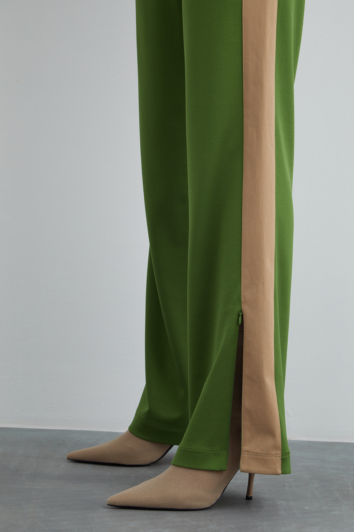 Beli Sabit Bağcık Detaylı Yanları Şeritli Eşofman Altı