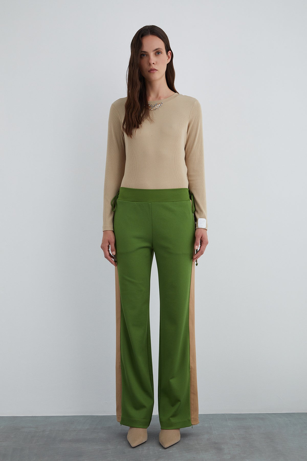 Beli Sabit Bağcık Detaylı Yanları Şeritli Eşofman Altı