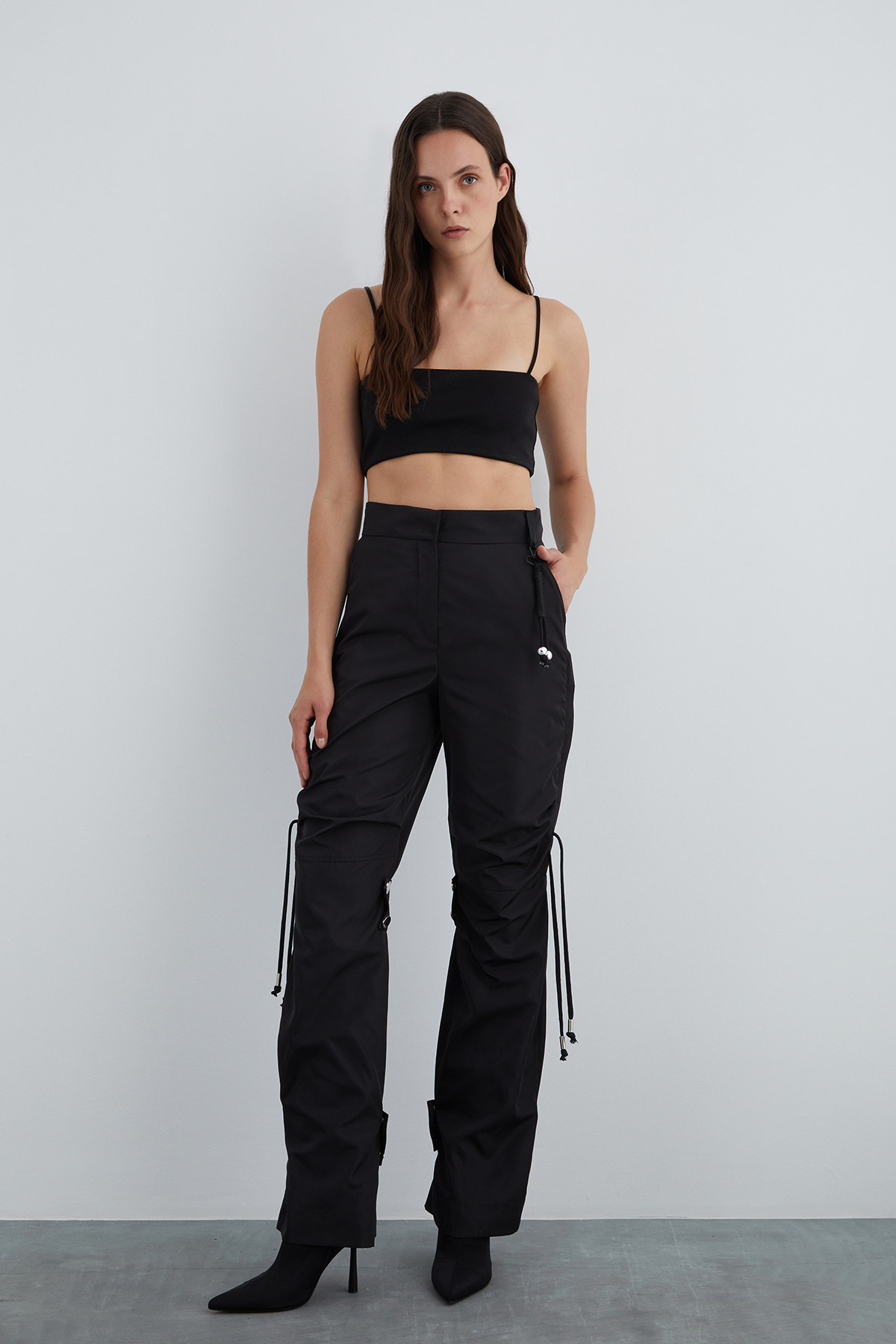 Paçası Ayarlanabilir Bantlı Çıtçıt Detaylı Pantolon