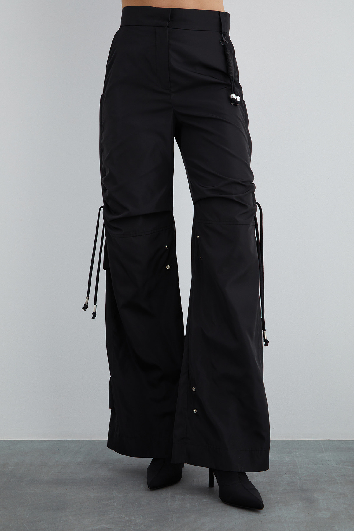 Paçası Ayarlanabilir Bantlı Çıtçıt Detaylı Pantolon