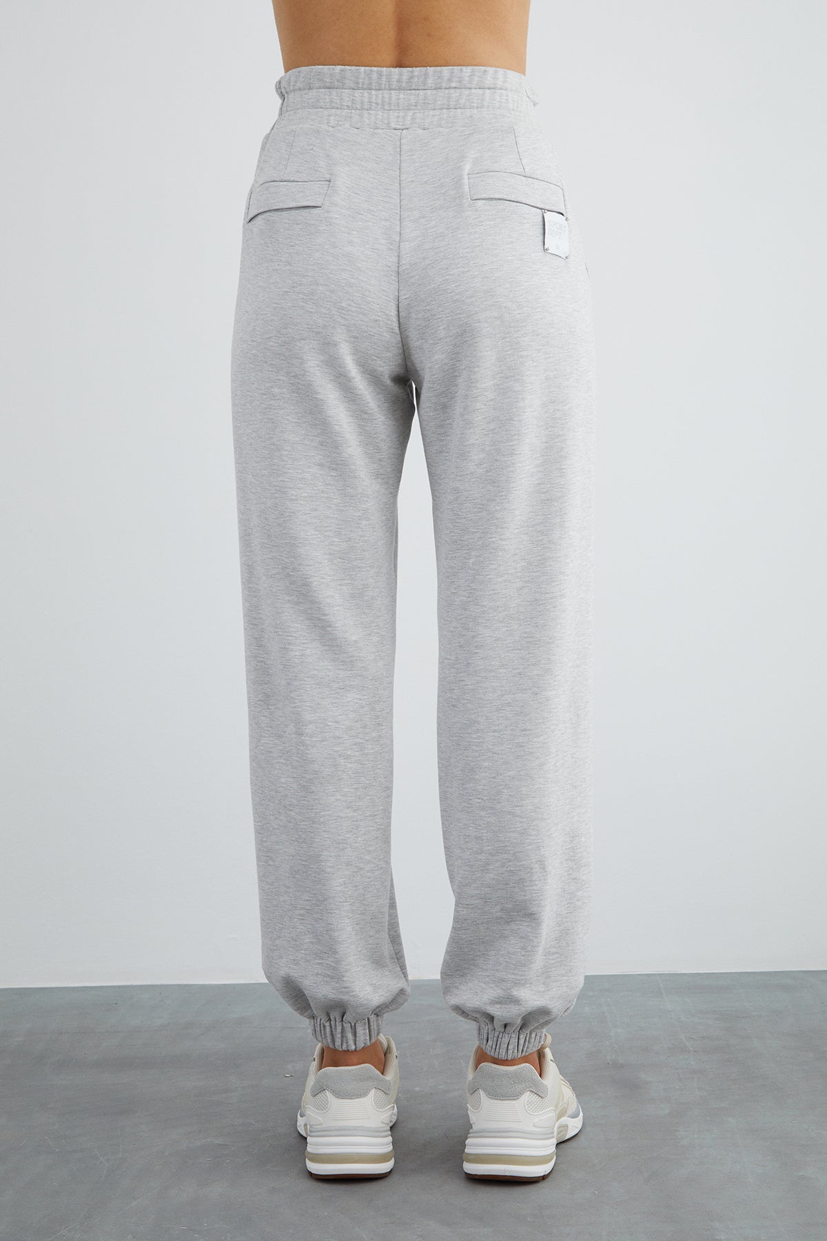 Paçası Lastikli Etiket Detaylı Eşofman