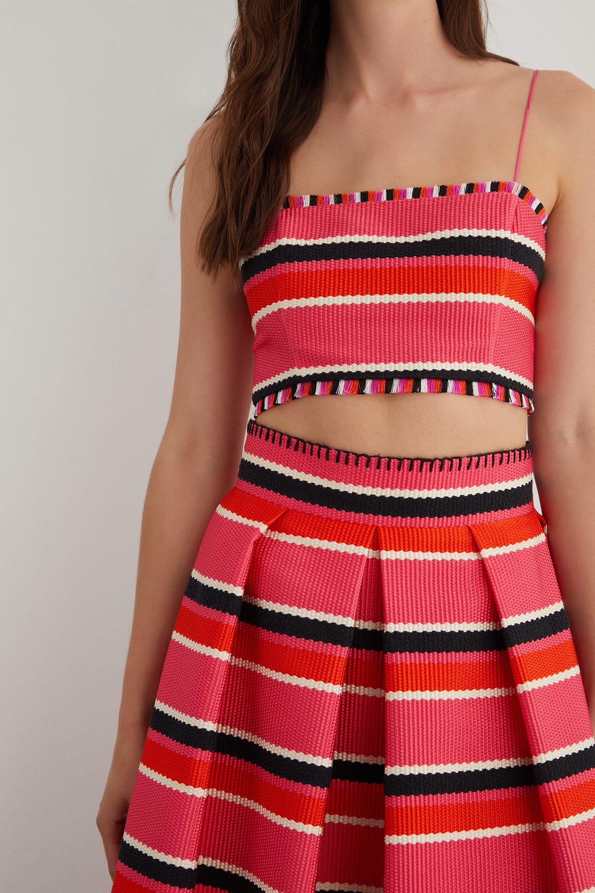 Püskül Detaylı Askılı Crop Top