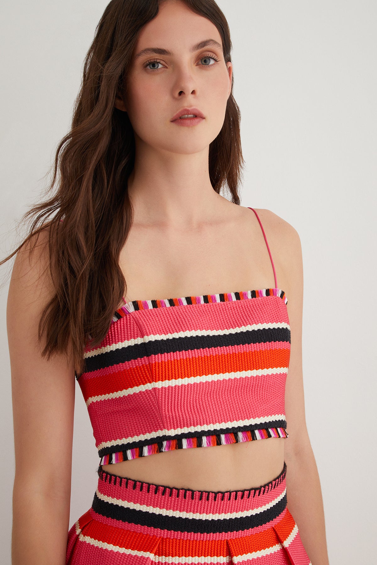 Püskül Detaylı Askılı Crop Top