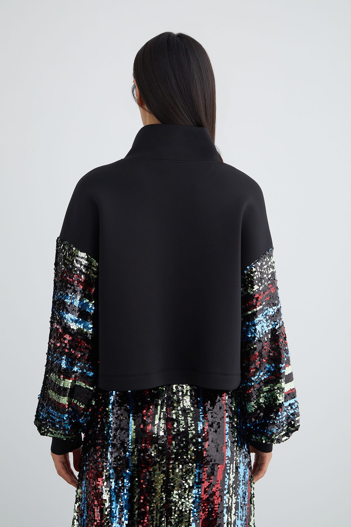 Ön Beden Özel Pano Desenli Pul Payet Kol Detaylı Dik Yaka Sweatshirt