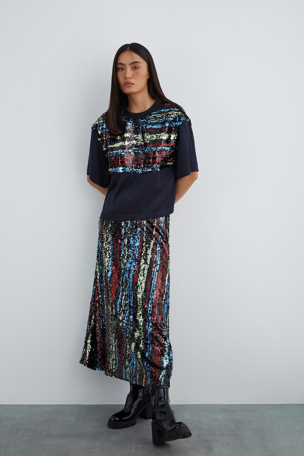 Üst Beden Payetli Payet Altı Saten Astarlı Kısa Kol Bluz