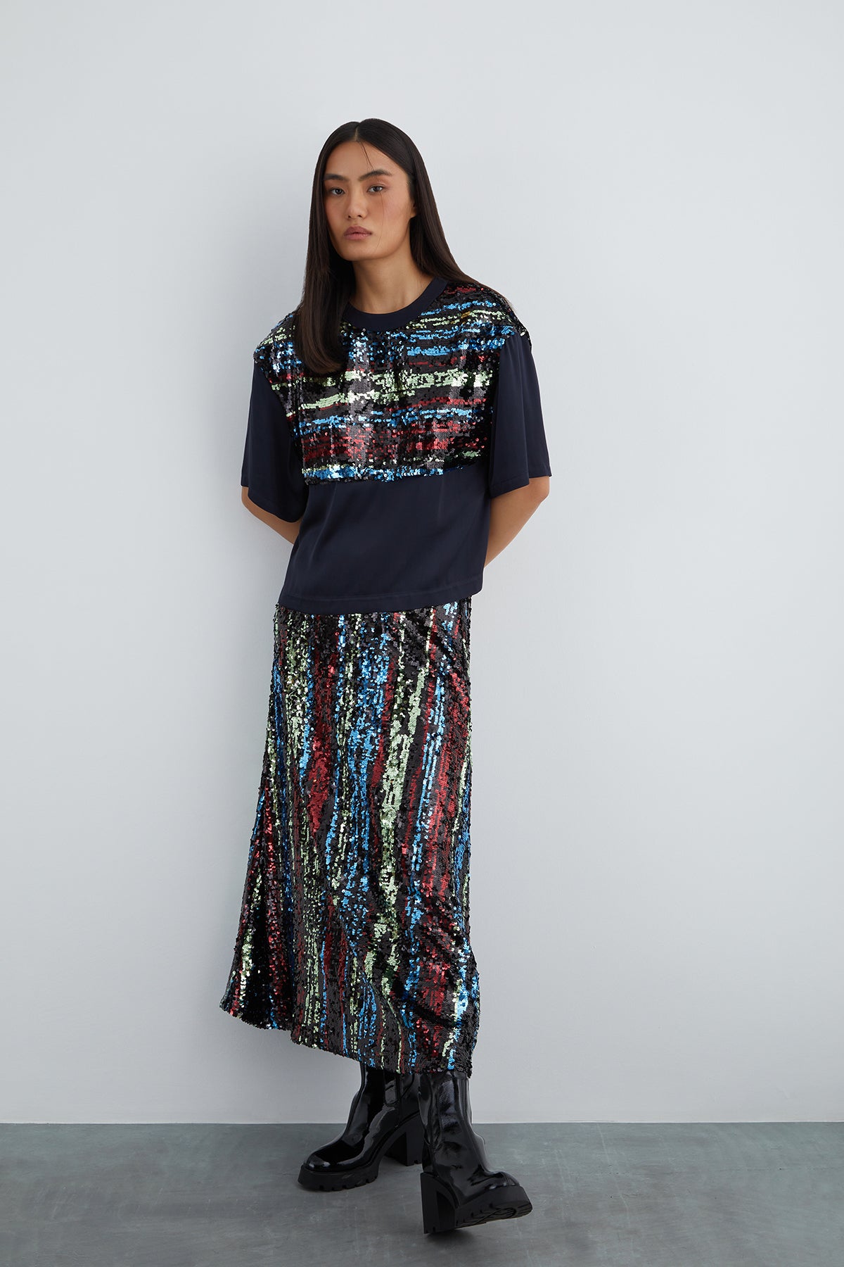 Üst Beden Payetli Payet Altı Saten Astarlı Kısa Kol Bluz