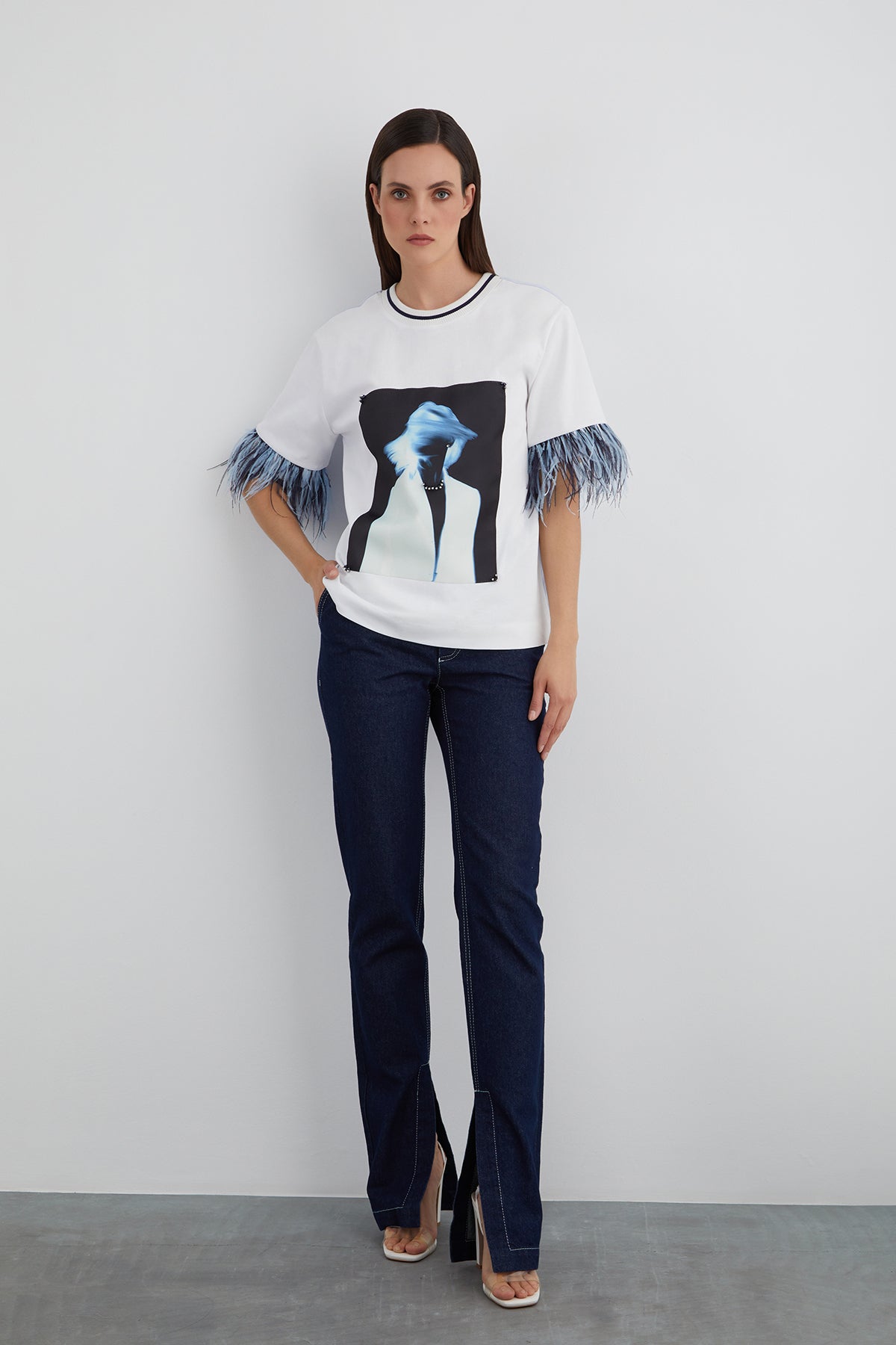 Özel Pano Desen Detaylı Kolucu Tüylü İşlemeli T-shirt