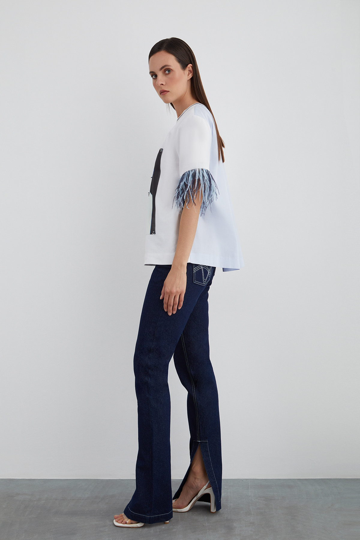 Özel Pano Desen Detaylı Kolucu Tüylü İşlemeli T-shirt