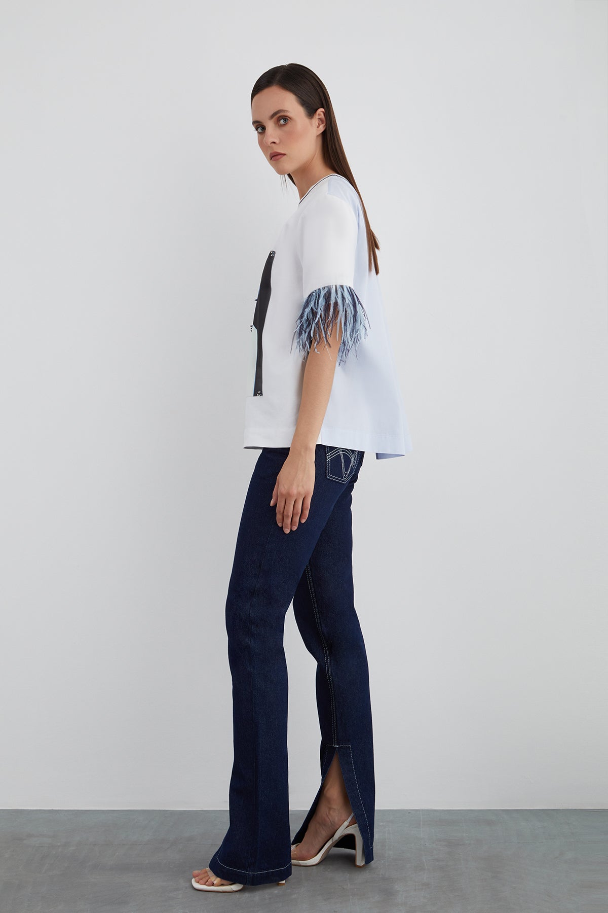 Özel Pano Desen Detaylı Kolucu Tüylü İşlemeli T-shirt